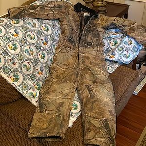 Sz12 boys camouflage hunting coveralls. Fully lined, Durable, Well-made.